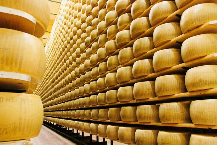 Visite privée avec dégustation de Parmigiano et de prosciutto