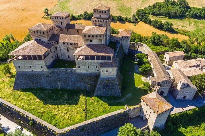 Degustazioni sulle colline di Parma e Castello di Torrechiara, privato